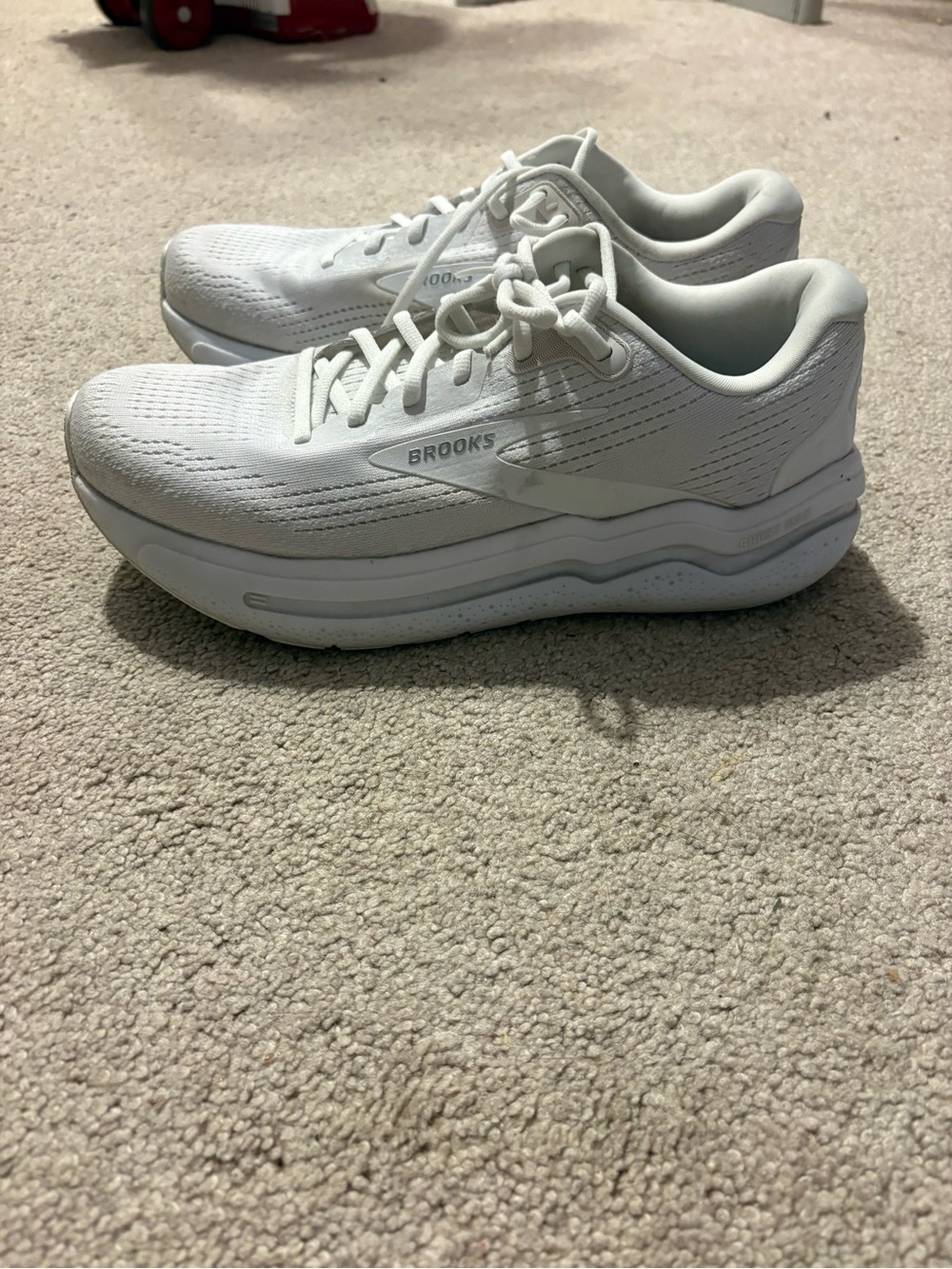 Brooks White Ghost Max 2 men’s Running Sneakers
